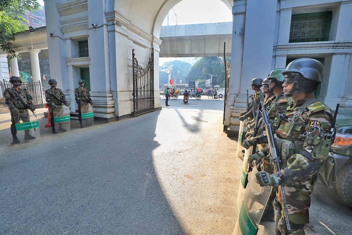 আন্তর্জাতিক অপরাধ ট্রাইব্যুনাল এলাকায় নিরাপত্তা জোরদার করা হয়েছে। আজ রোববার সকালে