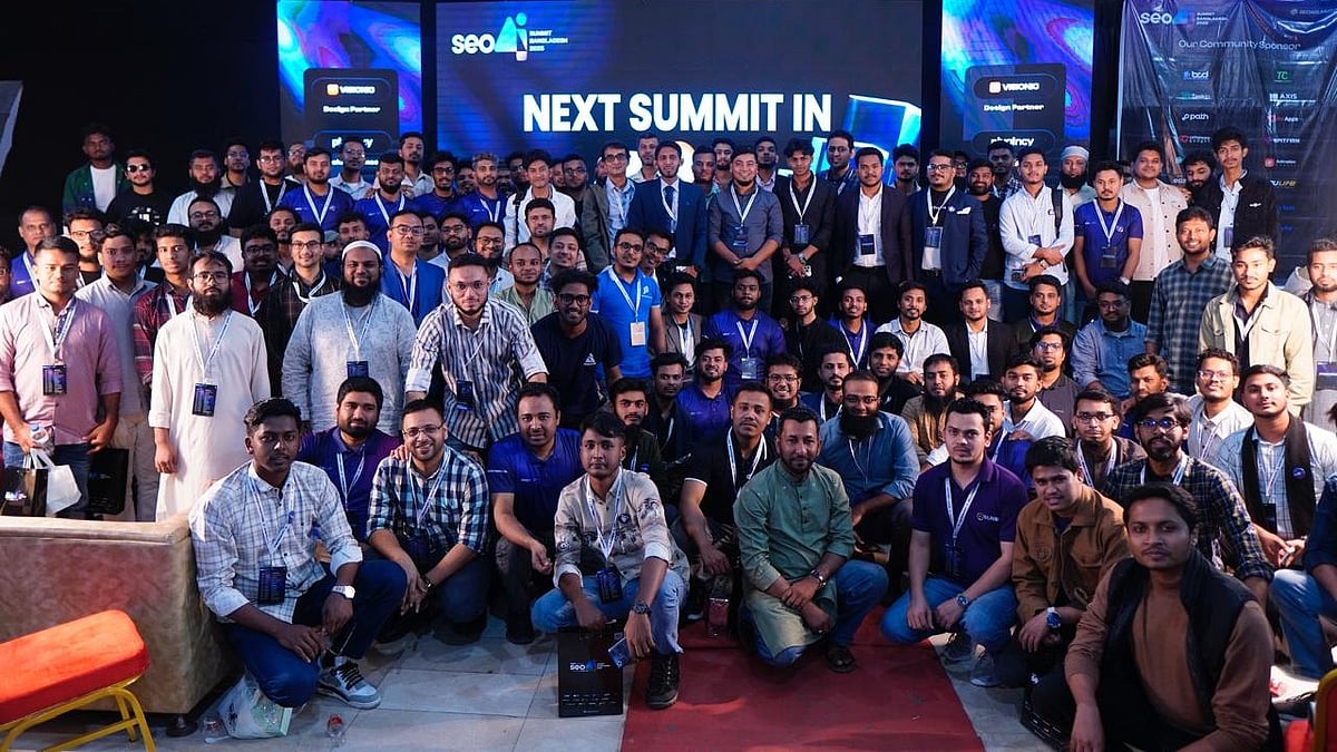 এসইও ও এআই সম্মেলনে অংশগ্রহণকারীরা