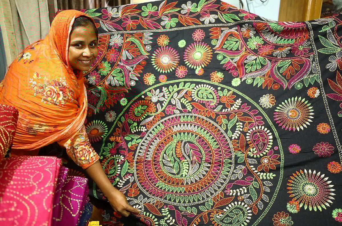 সিলেট নগরের নারী উদ্যোক্তা রুনা বেগমের ‘নকশিকাঁথা সিলেট’ নামে একটি প্রতিষ্ঠান আছে। তিনি সিলেট নগরের বিভিন্ন দোকানে নকশিকাঁথা ও বিছানার চাদর সরবরাহ করেন। তাঁর অধীনে প্রায় ৪০০ নারীর কর্মসংস্থান হয়েছে।