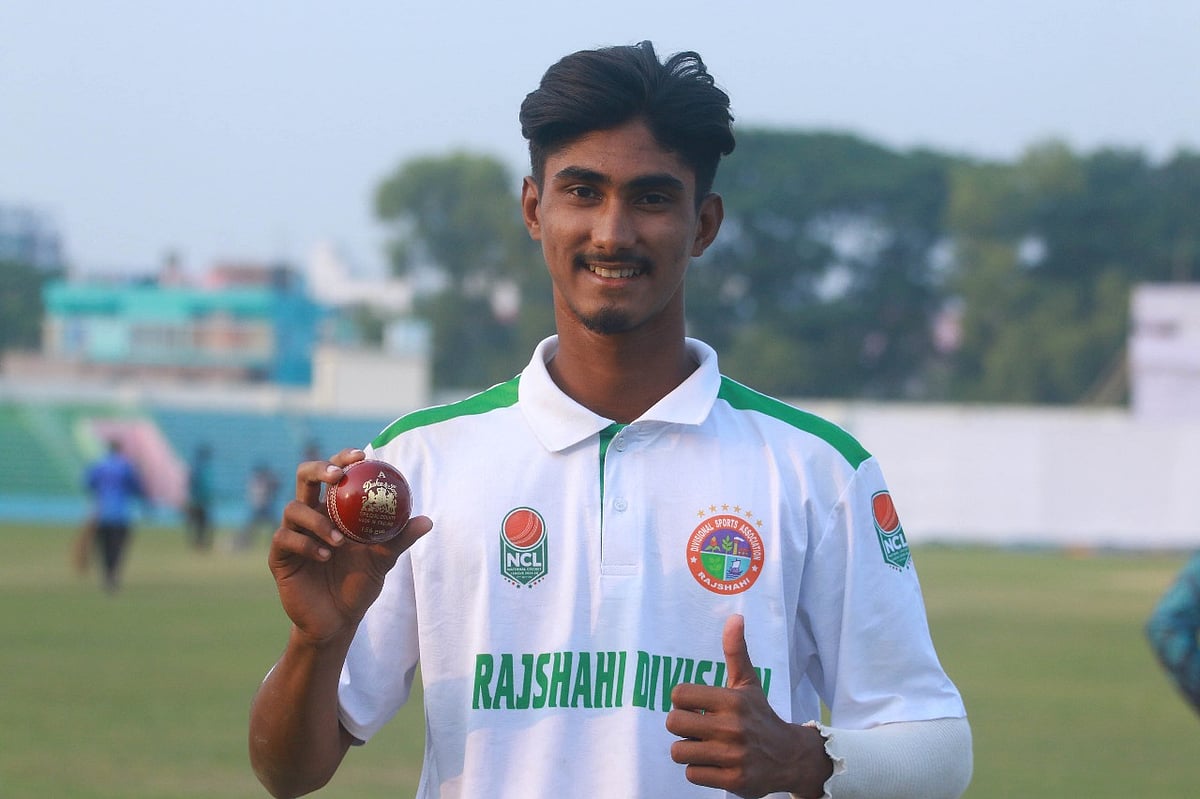 রাজশাহীর তরুণ পেসার আবদুর রহিম ৭২ রানে নিয়েছেন ৬ উইকেট
