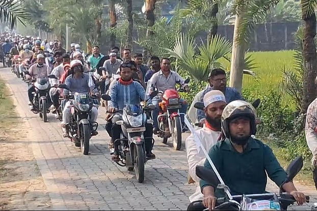 এই দৃশ্য সাতক্ষীরার। দেশের বিভিন্ন স্থানেই এমন শোভাযাত্রা বের করছেন জামায়াতে ইসলামীর প্রার্থীরা