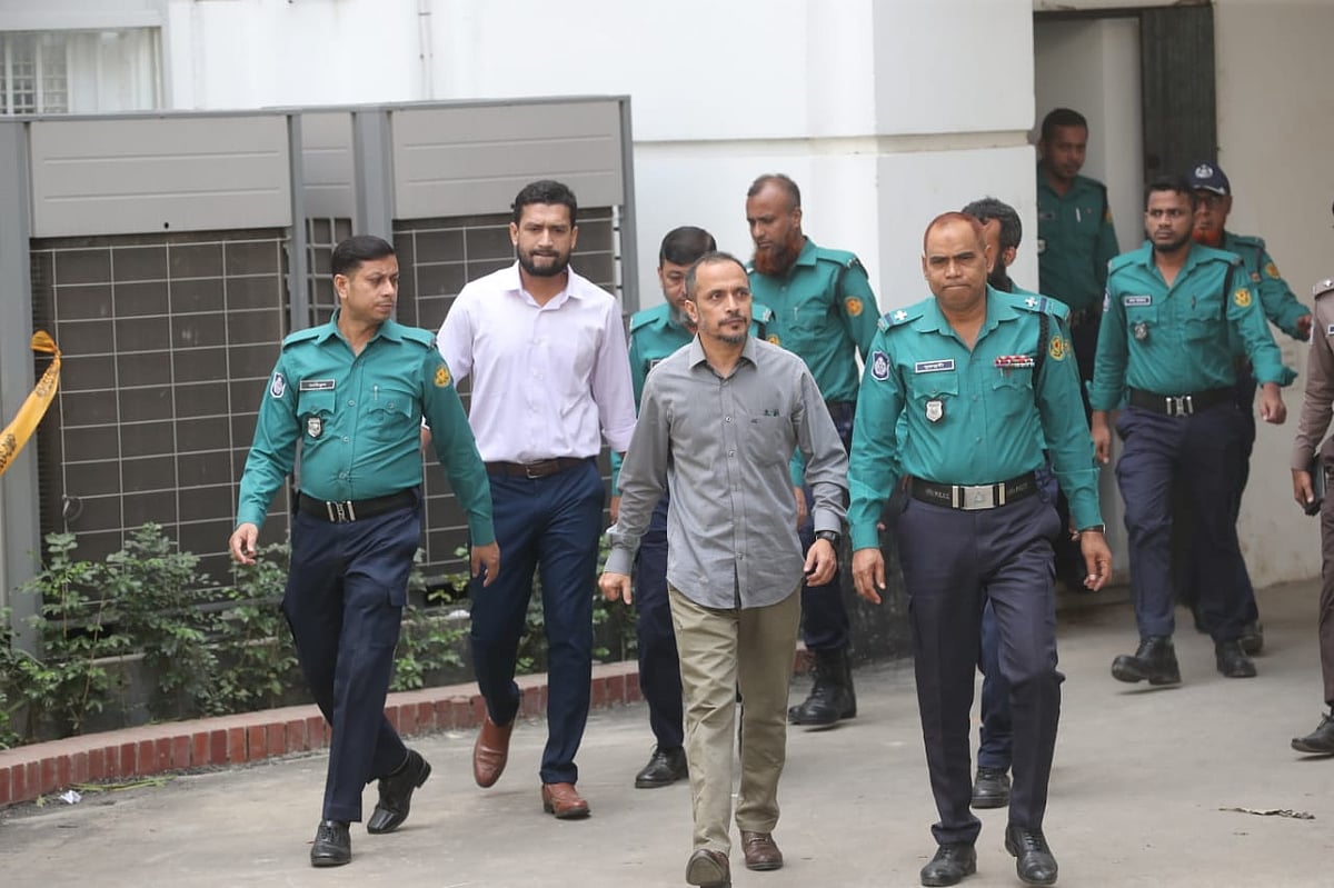 মামলার চার আসামির মধ্যে দুজন গ্রেপ্তার আছেন। তাঁদের আজ সোমবার ট্রাইব্যুনালে হাজির করা হয়