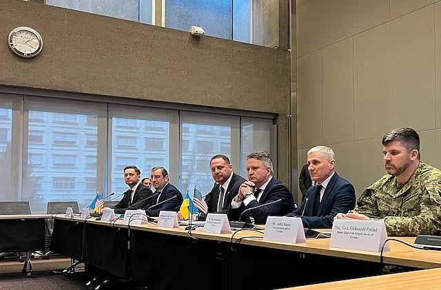 সুইজারল্যান্ডের জেনেভায় রাশিয়া-ইউক্রেন যুদ্ধ বন্ধের লক্ষ্যে আয়োজিত বৈঠকে ইউক্রেনের প্রতিনিধিরা