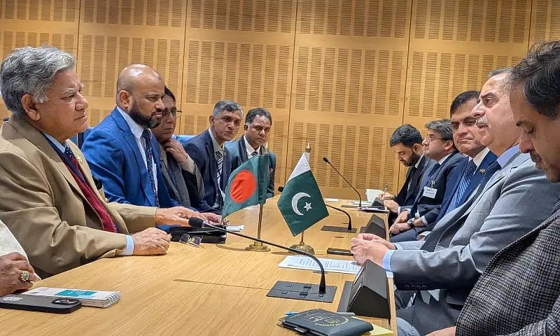 নৌপরিবহন উপদেষ্টা এম সাখাওয়াত হোসেনের সঙ্গে গতকাল সোমবার লন্ডনে বৈঠক করেন পাকিস্তানের সমুদ্রবিষয়ক মন্ত্রী মুহাম্মদ জুনাইদ আনোয়ার চৌধুরী