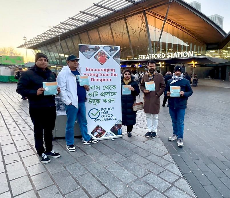 বাংলাদেশের বাইরে বসবাসরত দেড় থেকে দুই কোটি প্রবাসী বাংলাদেশির ভোটাধিকার বাস্তবায়নে পূর্ব লন্ডনে বাংলাদেশি অধ্যুষিত নিউহাম বারার গ্রিন স্ট্রিট, স্টার্টফোর্ড এলাকায় প্রচণ্ড শীত উপেক্ষা করে সচেতনতা ক্যাম্পেইন করেছে ‘পলিসি ফর গুড গভর্ন্যান্স’ নামের একটি সংগঠন। ২৩ নভেম্বর, ২০২৫
