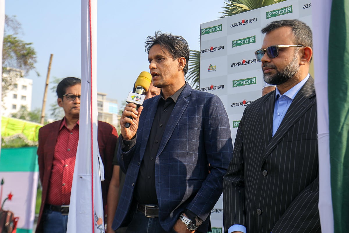 খুলনা পর্বের উদ্ধোধন করেন জাতীয় দলের সাবেক অধিনায়ক ও গোলকিপার বিপ্লব ভট্টাচার্য