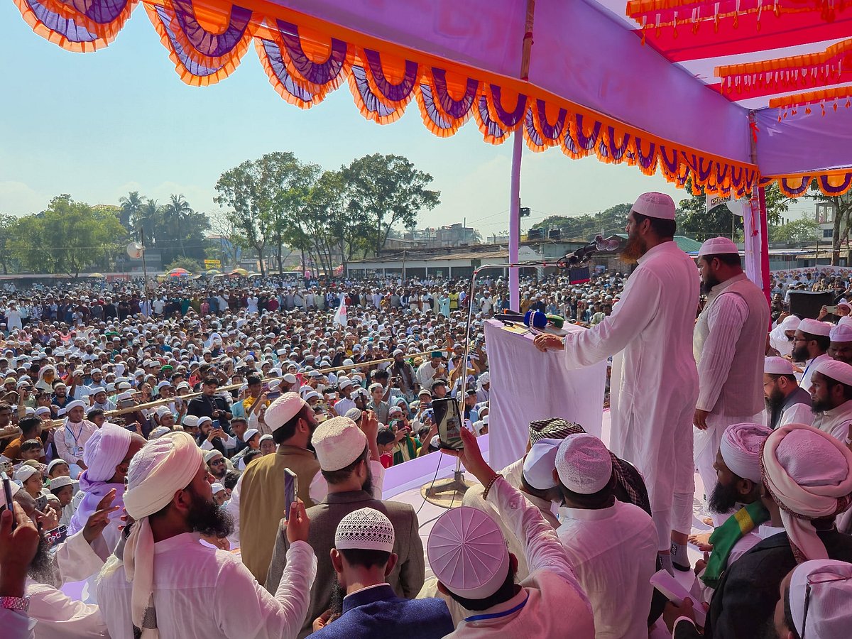 কটিয়াদী পাইলট সরকারি উচ্চবিদ্যালয় মাঠে খেলাফত মজলিস আয়োজিত গণসমাবেশে প্রধান অতিথির বক্তব্য দেন দলটির আমির মাওলানা মামুনুল হক। মঙ্গলবার দুপুরে