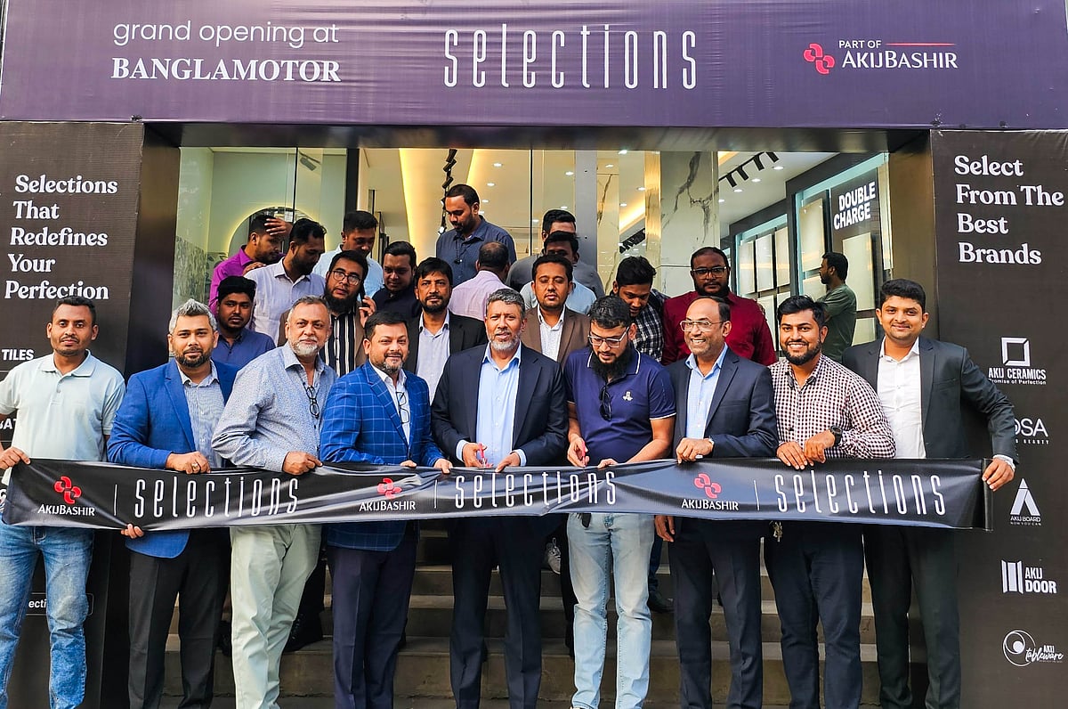 বাংলামটরে ‘সিলেকশনস’-এর নতুন শোরুমের উদ্বোধন করেন আকিজ বশির গ্রুপের চিফ অপারেটিং অফিসার মোহাম্মদ খোরশেদ আলম