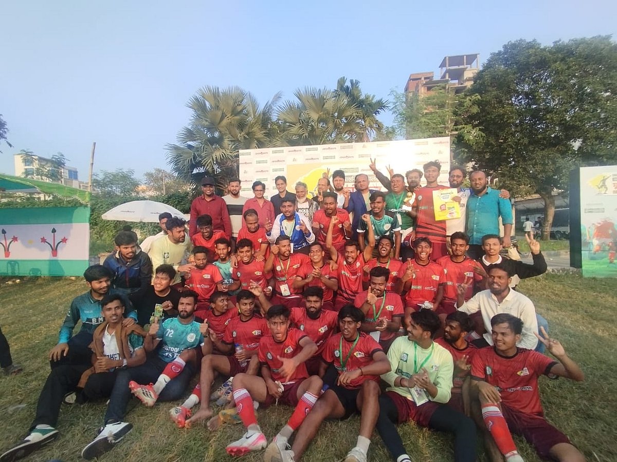 খুলনার আঞ্চলিক ফাইনালে খুলনা প্রকৌশল ও প্রযুক্তি বিশ্ববিদ্যালয়কে ১-০ গোলে হারিয়ে গোপালগঞ্জ বিজ্ঞান ও প্রযুক্তি বিশ্ববিদ্যালয় দলের উল্লাস