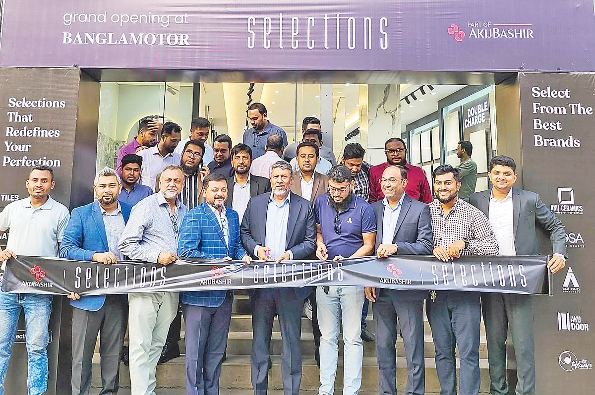আকিজবশির গ্রুপের বিশেষায়িত বিক্রয়কেন্দ্র সিলেকশনসের অষ্টম শাখাটি চালু করা হয়েছে রাজধানীর বাংলামোটরে। সম্প্রতি নতুন এই শোরুমের উদ্বোধন করেন প্রতিষ্ঠানটির প্রধান পরিচালন কর্মকর্তা মোহাম্মদ খোরশেদ আলম