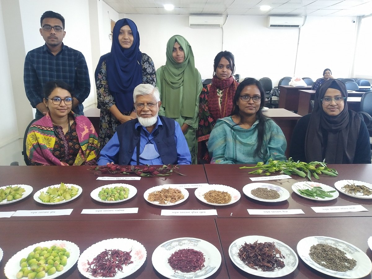 রোজেলার নানা সম্ভাবনার দিক তুলে ধরতে কাজ করছেন বাংলাদেশ কৃষি বিশ্ববিদ্যালয়ের ফসল উদ্ভিদবিজ্ঞান বিভাগের অবসরপ্রাপ্ত অধ্যাপক মো. ছোলায়মান আলী ফকির। আজ বৃহস্পতিবার এ বিষয়ে সংবাদ সম্মেলন করা হয়