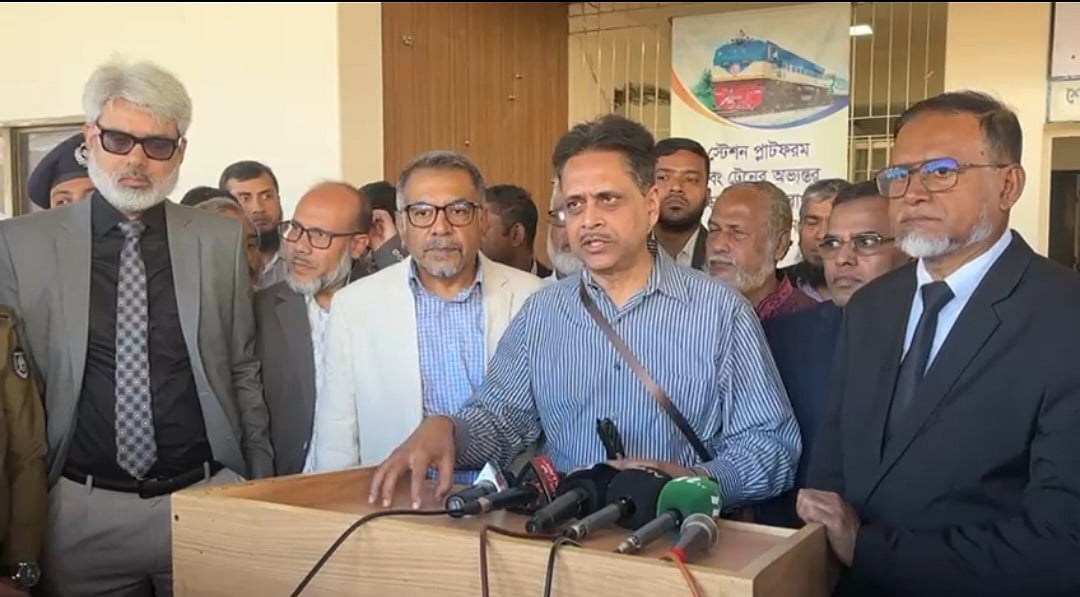 গাজীপুরের জয়দেবপুর রেলওয়ে স্টেশন পরিদর্শন শেষে গণমাধ্যমকর্মীদের সঙ্গে কথা বলেন শেখ মইনউদ্দিন। আজ বৃহস্পতিবার