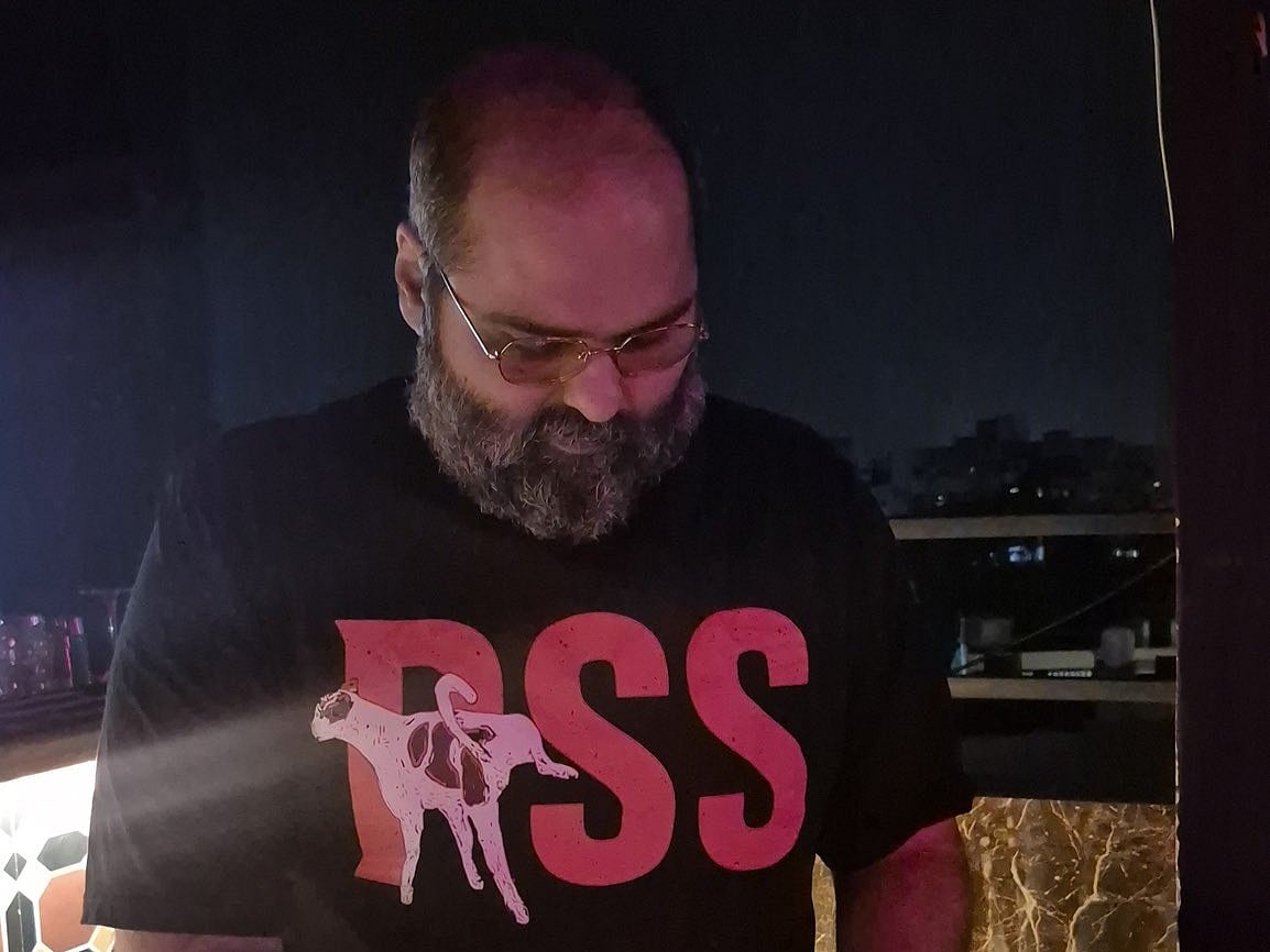 কুনাল কামরা গত সোমবার নিজের এক্স অ্যাকাউন্টে এই ছবি পোস্ট করার পর ব্যাপক বিতর্ক শুরু হয়