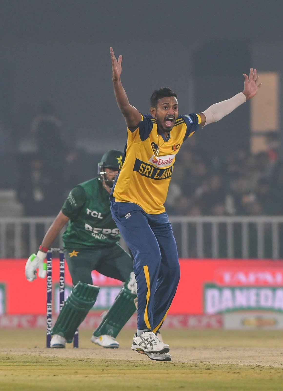 শেষ ওভারে শ্রীলঙ্কাকে জিতিয়েছেন দুষ্মন্ত চামিরা