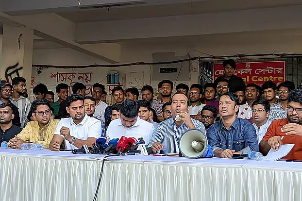 ১৭ নভেম্বর বিশ্ববিদ্যালয়ের ভাষাশহীদ রফিক ভবনের সামনে আয়োজিত সংবাদ সম্মেলনে প্যানেল ঘোষণা করেন ছাত্রদলের কেন্দ্রীয় সংসদের সভাপতি রাকিবুল ইসলাম রাকিব