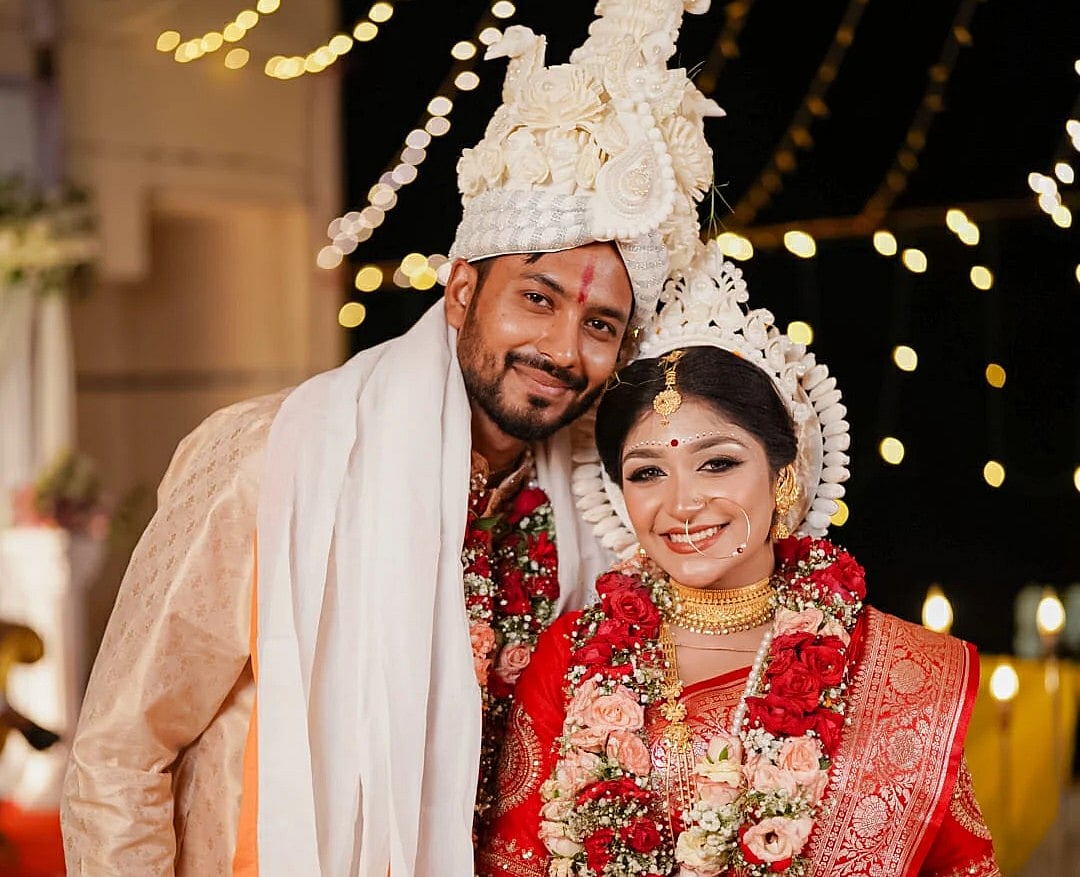 বিয়ের আসরে বাঁধন ও তাঁর স্ত্রী মনিষা