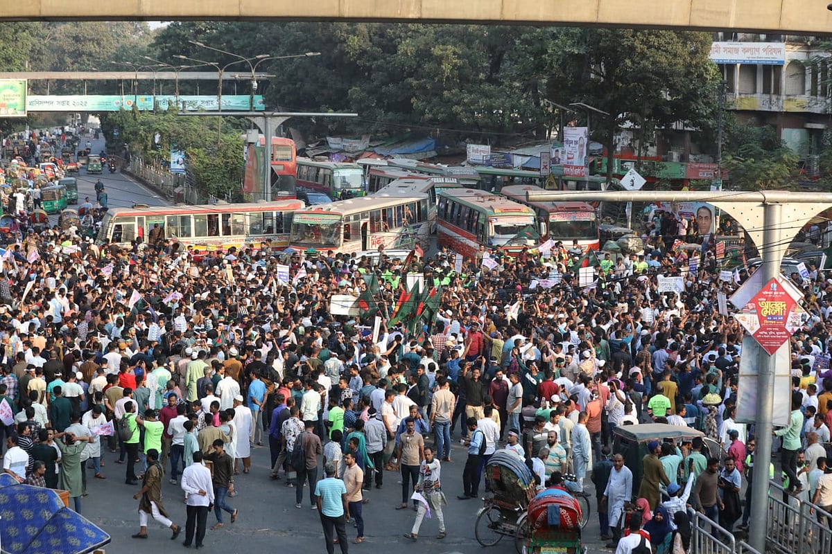 ভোলা-বরিশাল সেতু নির্মাণসহ পাঁচ দাবিতে আজ শুক্রবার বিকেলে রাজধানীর শাহবাগ মোড় অবরোধ করে বিক্ষোভ