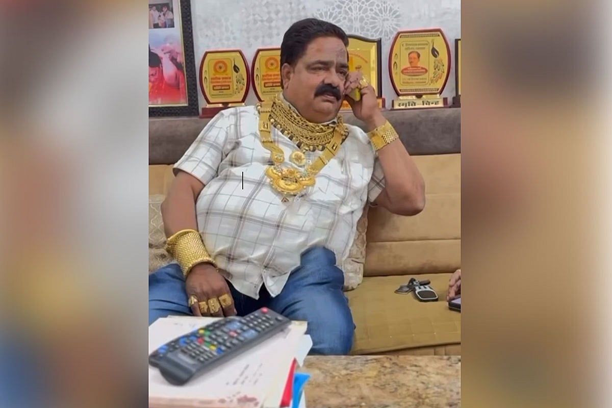 বিপুল পরিমাণ সোনা পরিহিত রাজস্থান রাজ্যের ব্যবসায়ী কানাইয়ালাল খাটিক