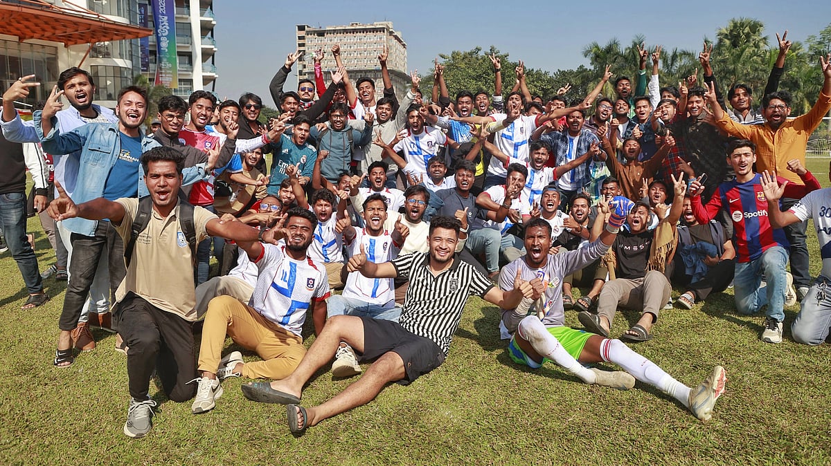 রুদ্বশ্বাস ম্যাচে ঢাকা বিশ্ববিদ্যালয়কে হারিয়ে গণ বিশ্ববিদ্যালয়ের উদ্‌যাপন