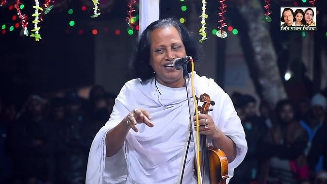 পালাগানের আসরে আবুল সরকার