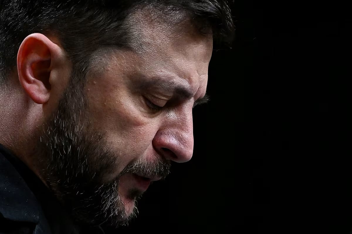 ইউক্রেনের প্রেসিডেন্ট ভলোদিমির জেলেনস্কি এখন এক অচিন্তনীয় শান্তি প্রস্তাবের মুখোমুখি