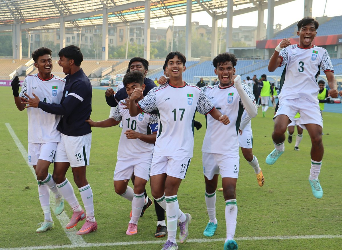 গোলের আনন্দ অনূর্ধ্ব–১৭ দলের ফুটবলারদের