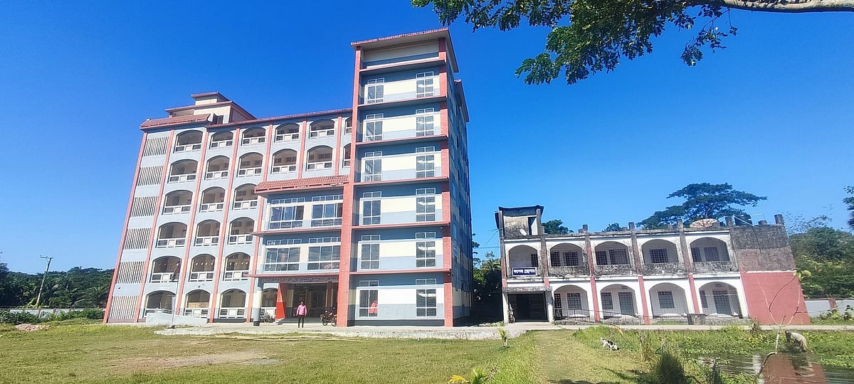 চট্টগ্রামের সন্দ্বীপের সরকারি হাজী আবদুল বাতেন কলেজ। সম্প্রতি তোলা