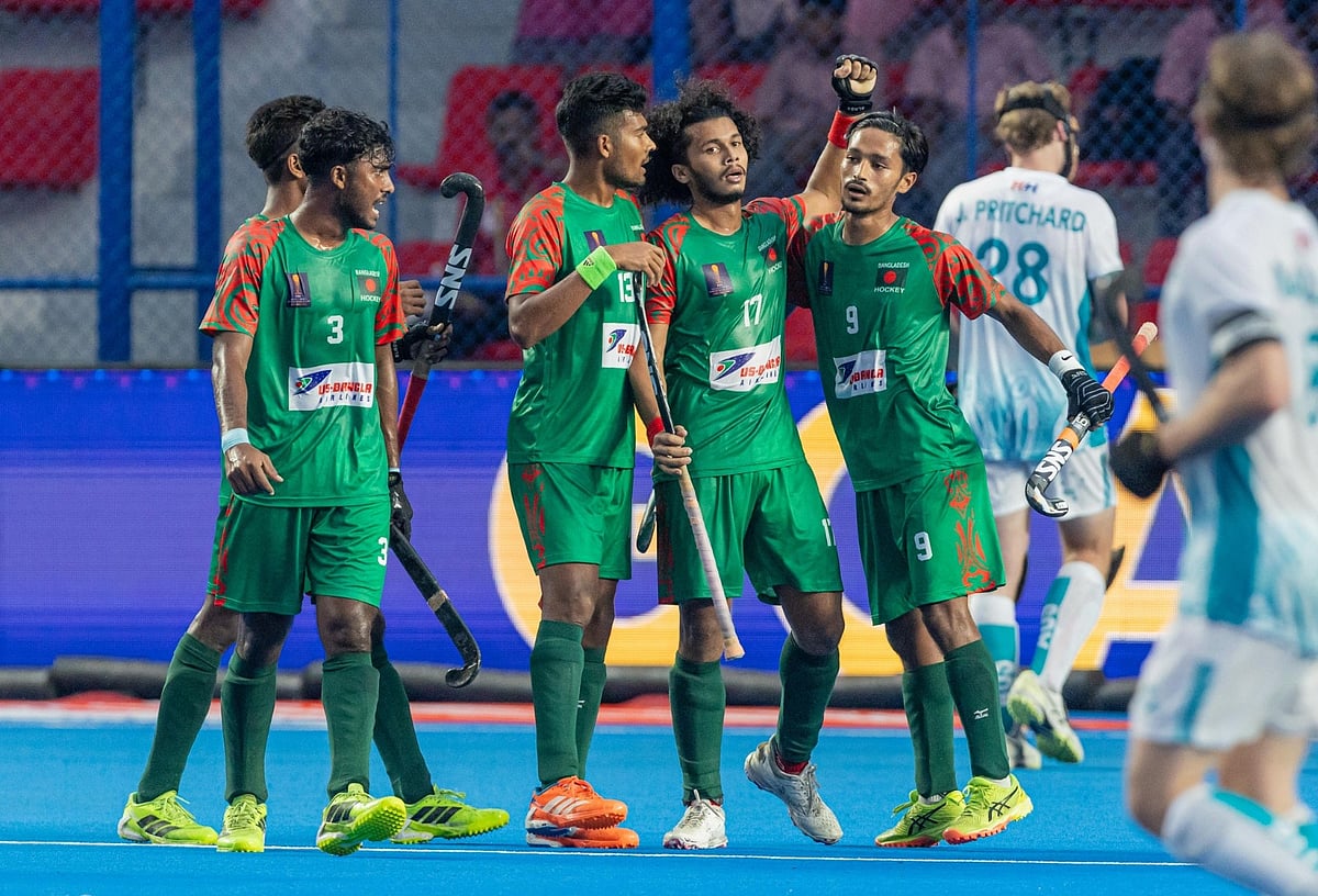 অস্ট্রেলিয়ার জালে ৩ বার বল পাঠিয়েছে বাংলাদেশ