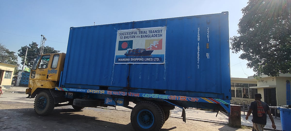 ভুটানকে বাংলাদেশের সড়কপথ ব্যবহার করে ভারতের ভেতর দিয়ে ট্রানশিপমেন্টের পণ্য নেওয়ার অনুমোদন দেয়নি ভারত। ফলে থাইল্যান্ড থেকে আনা ভুটানের পরীক্ষামূলক ট্রানশিপমেন্ট পণ্যের চালান লালমনিরহাটের পাটগ্রাম উপজেলার বুড়িমারী স্থলবন্দরে আটকে আছে