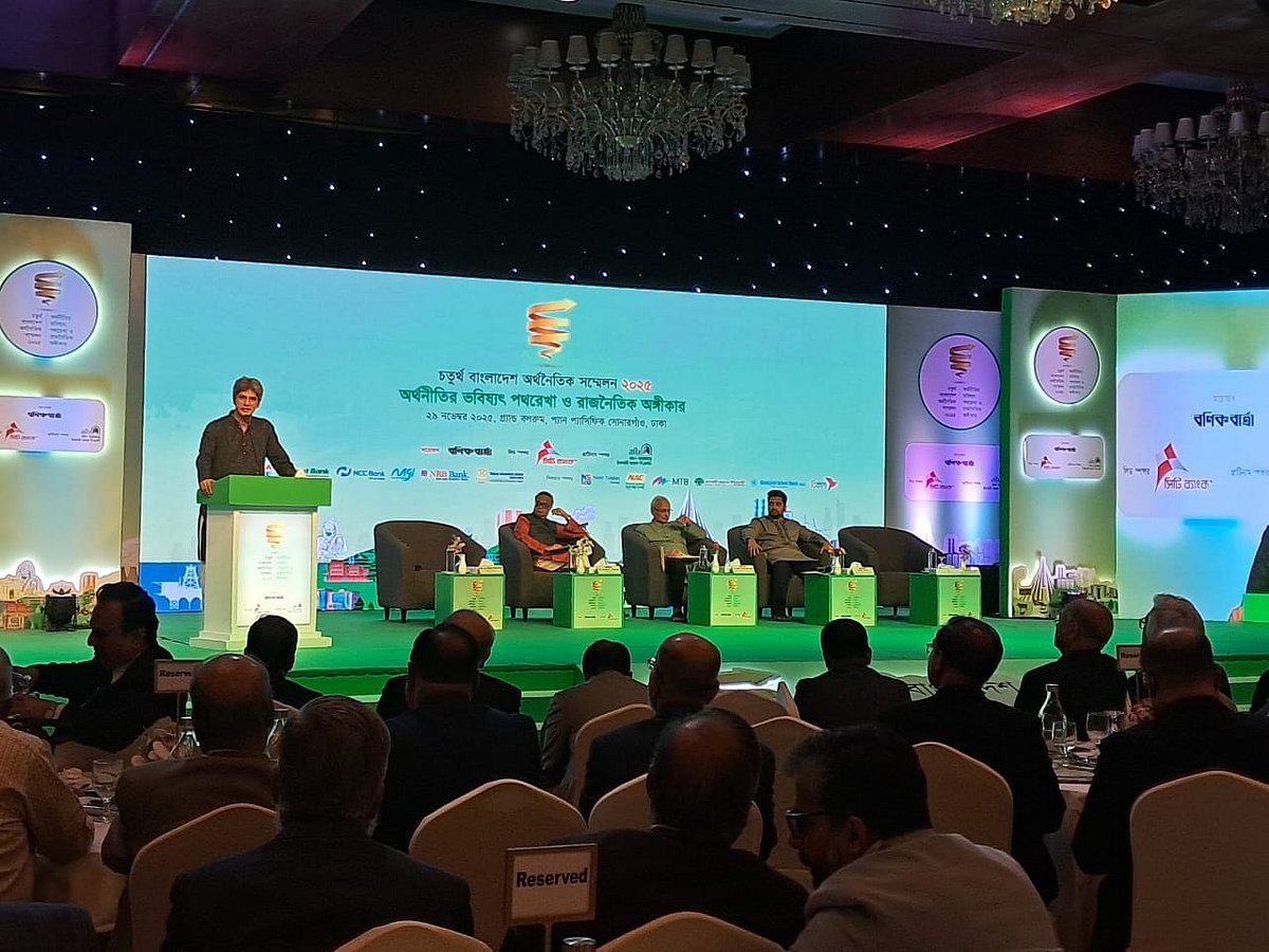 ‘অভ্যুত্থানের অর্থনৈতিক আকাঙ্ক্ষা’ বিষয়ে আলোচনায় বক্তব্য দেন জোনায়েদ সাকি। প্যান প্যাসিফিক সোনারগাঁও হোটেল, ঢাকা। ২৯ নভেম্বর