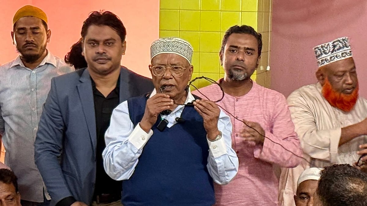 বিএনপির ভাইস চেয়ারম্যান ও ফেনী–৩ (দাগনভূঞা–সোনাগাজী) আসনে বিএনপি মনোনীত সংসদ সদস্য প্রার্থী আবদুল আউয়াল মিন্টু । আজ দুপুরে সোনাগাজীতে