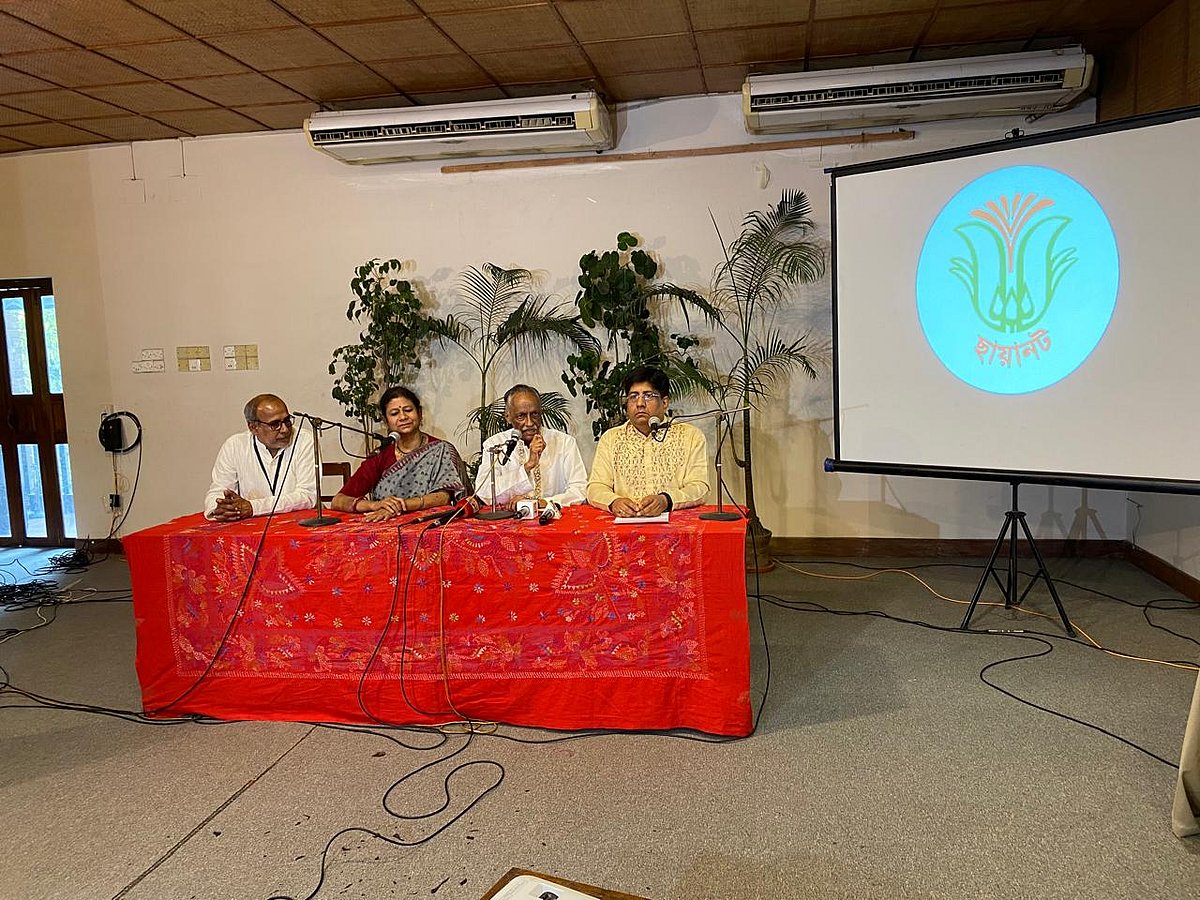 সংবাদ সম্মেলনের বাঁ থেকে পার্থ তানভীর নভেদ, লাইসা আহমদ লিসা, সারওয়ার আলী ও জয়ন্ত রায়। রমেশচন্দ্র দত্ত স্মৃতি মিলনায়তন, ছায়ানট, ঢাকা। ৩০ নভেম্বর