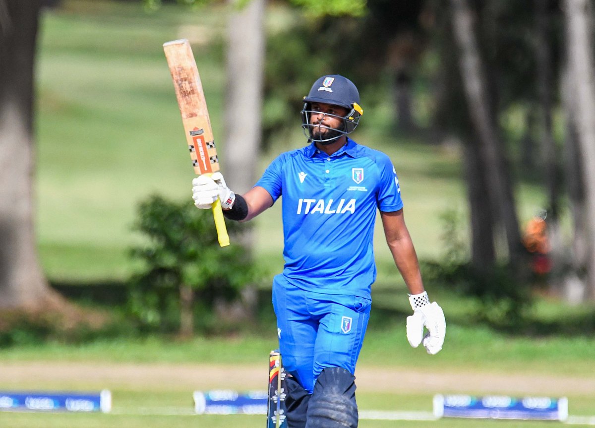 ফিফটির পর এমিলিও গে