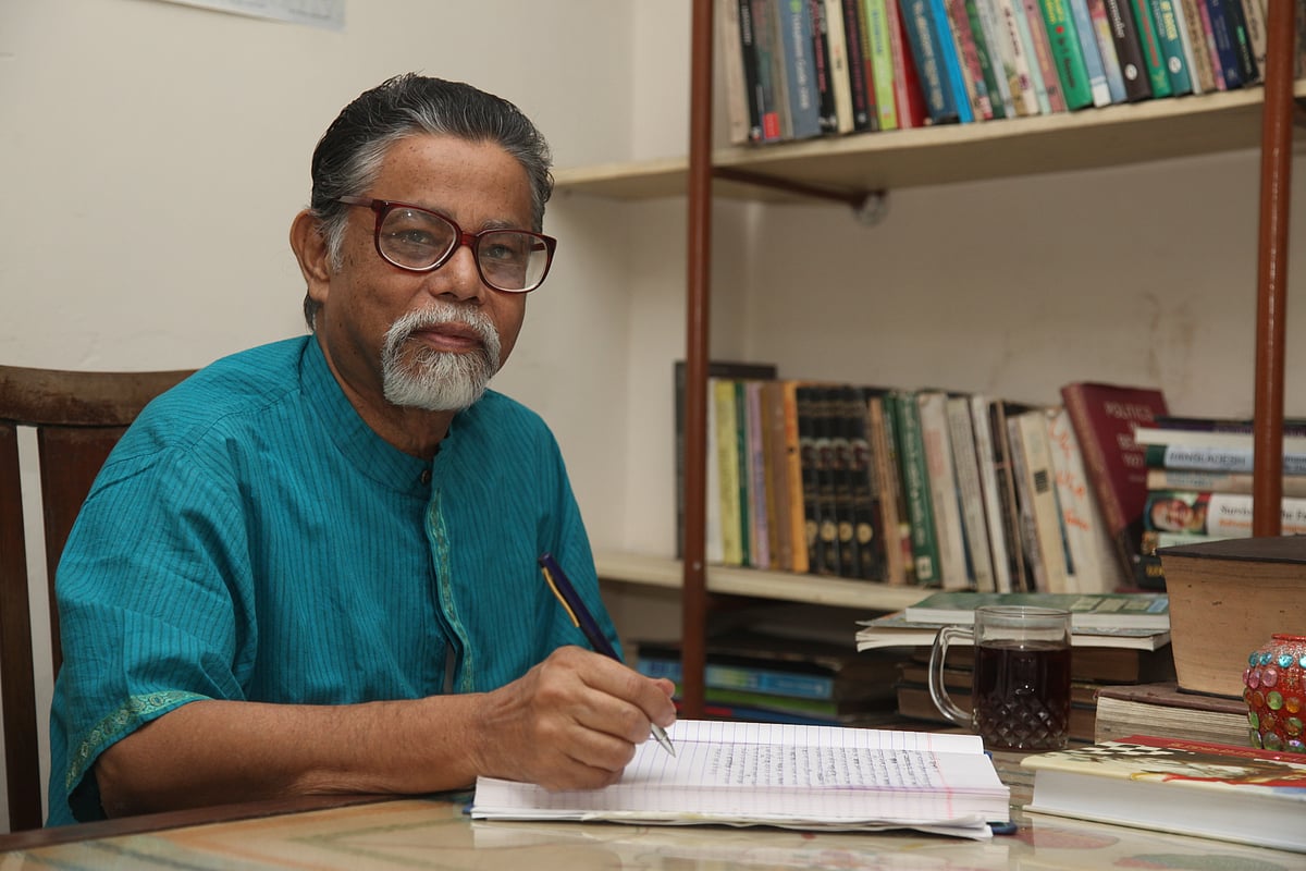 অধ্যাপক ড. সাখাওয়াত আলী খান।