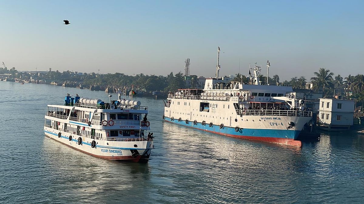 সেন্ট মার্টিনগামী জাহাজ কেয়ারি সিন্দাবাদ