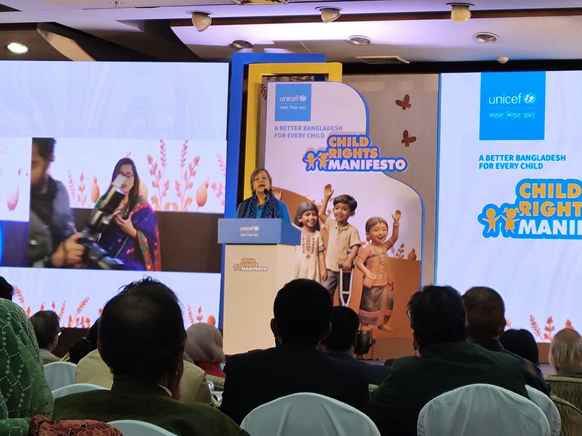 ‘শিশু অধিকার ইশতেহার’ শীর্ষক অনুষ্ঠানে বক্তব্য দিচ্ছেন ইউনিসেফ বাংলাদেশের প্রতিনিধি রানা ফ্লাউয়ার্স। ১ ডিসেম্বর, ২০২৫; রাজধানীর বাংলাদেশ–চীন মৈত্রী সম্মেলন কেন্দ্রে