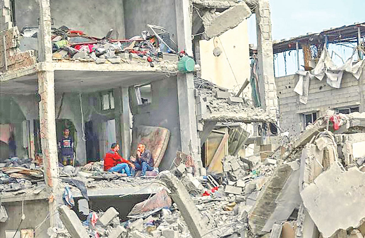 ইসরায়েল গাজাকে ধ্বংসস্তূপে পরিণত করেছে