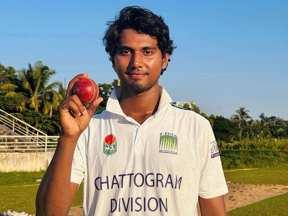 ক্যারিয়ারসেরা বোলিং করেছেন হাসান মাহমুদ