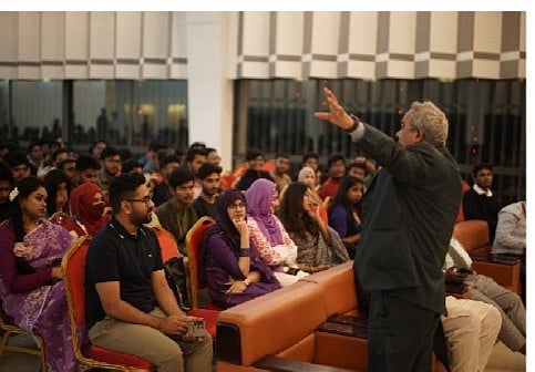 প্রেসিডেন্সি ইউনিভার্সিটির সিএসই বিভাগের নবীন শিক্ষার্থীদের ‘ফ্রেশার্স রিসেপশন ও ওরিয়েন্টেশন ২০২৫’ আয়োজন করা হয়। ঢাকা, ৩০ নভেম্বর