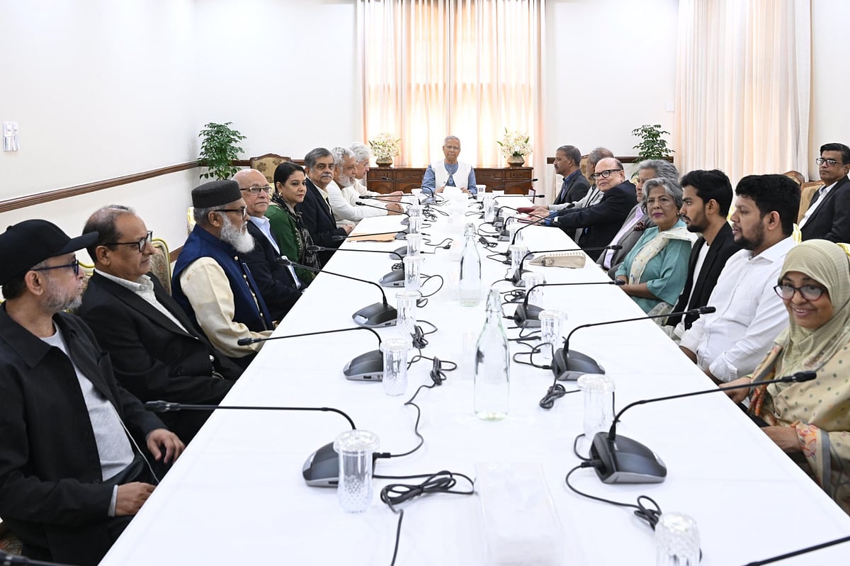 উপদেষ্টা পরিষদের বৈঠক। আজ মঙ্গলবার রাষ্ট্রীয় অতিথি ভবন যমুনায়