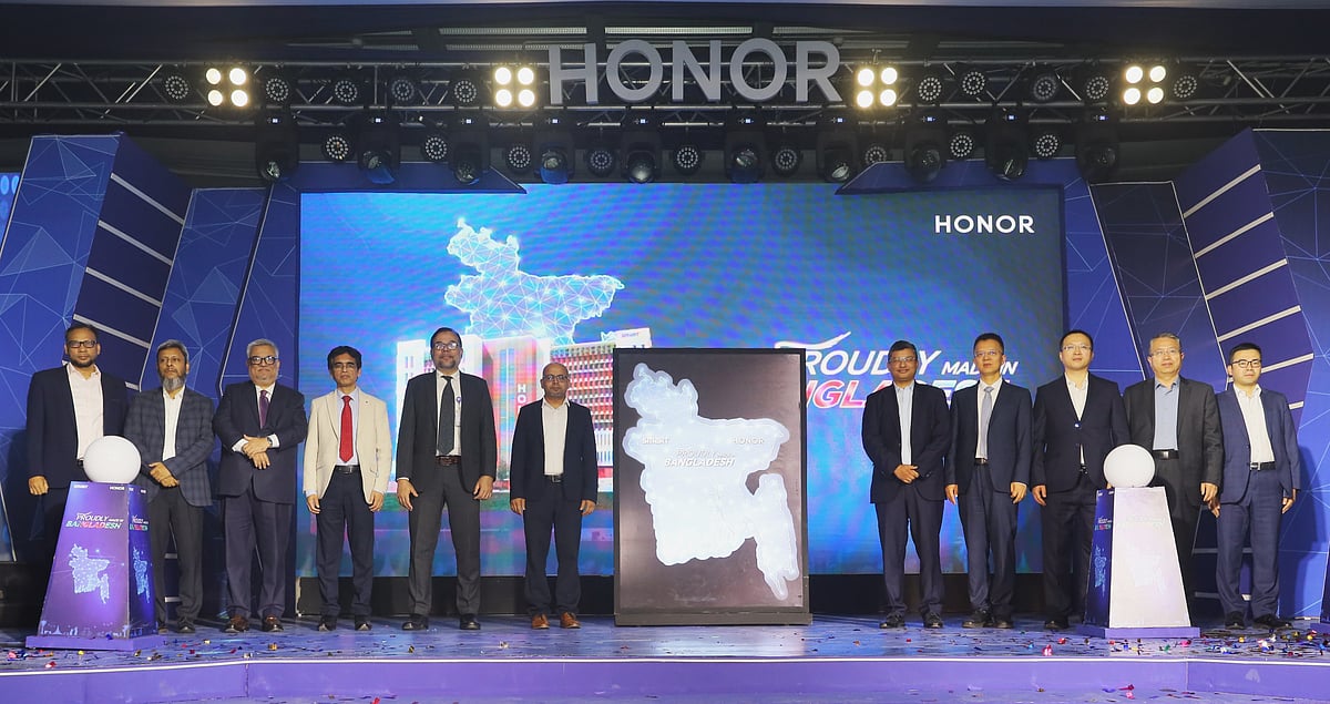 অনারের স্মার্টফোন তৈরির কারখানার  উদ্বোধনী অনুষ্ঠানে অতিথিরা