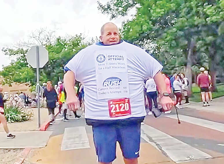 ১৩৭টি টি-শার্ট পরে ম্যারাথনে অংশ নিয়ে গিনেস ওয়ার্ল্ড রেকর্ডস গড়েন যুক্তরাষ্ট্রের ডেভিড রাশ