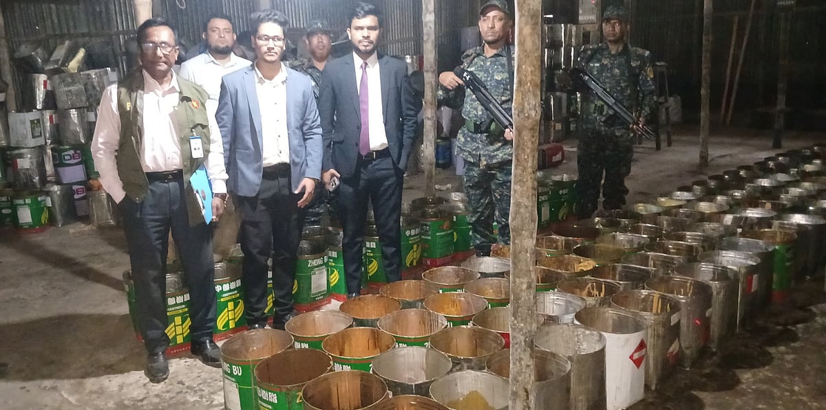 ফরিদপুর সদরে ভেজাল গুড় তৈরির কারখানার অভিযান চালিয়েছেন ভ্রাম্যমাণ আদালত। গতকাল মঙ্গলবার বিকেলে সদর উপজেলার মাচ্চর ইউনিয়নের শিবরামপুর ছোট বটতলা এলাকায়