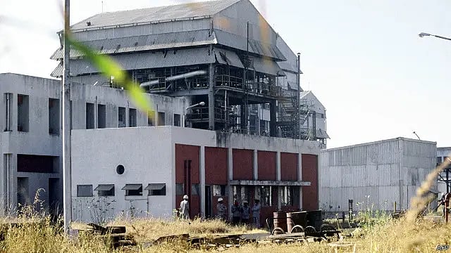 ইউনিয়ন কার্বাইডের এই কারখানার ট্যাংক থেকে বের হতে শুরু করে বিষাক্ত গ্যাস