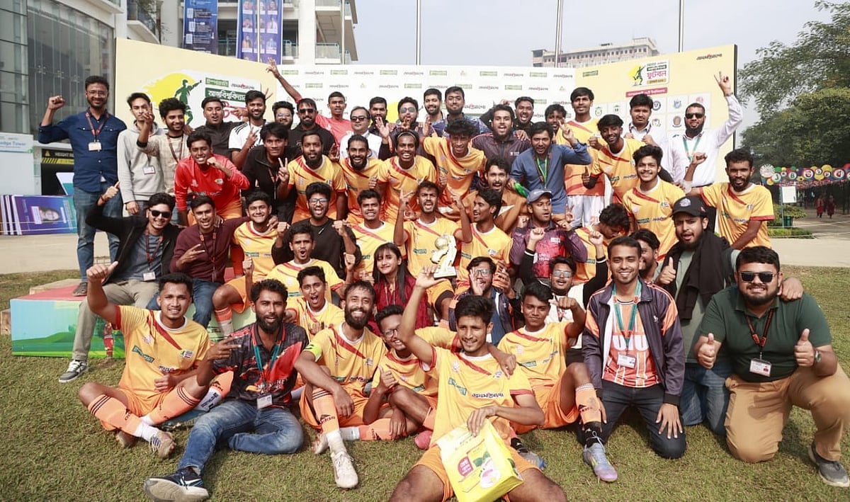 জয়ের পর ইউনাইটেড ইন্টারন্যাশনাল ইউনিভার্সিটির খেলোয়াড় ও সমর্থকদের উদ্‌যাপন