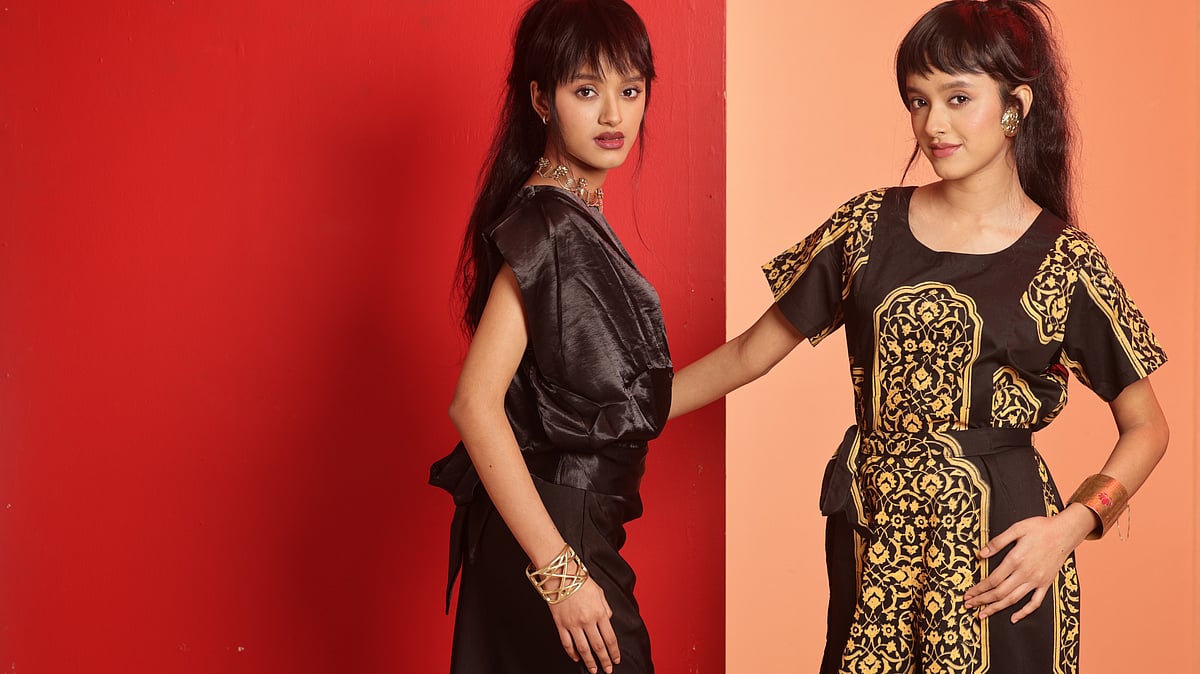 টাপুর ও টুপুর—দুজনেই দীর্ঘদিন ভারতের একটি শিক্ষাপ্রতিষ্ঠানে পড়াশোনা করেছেন