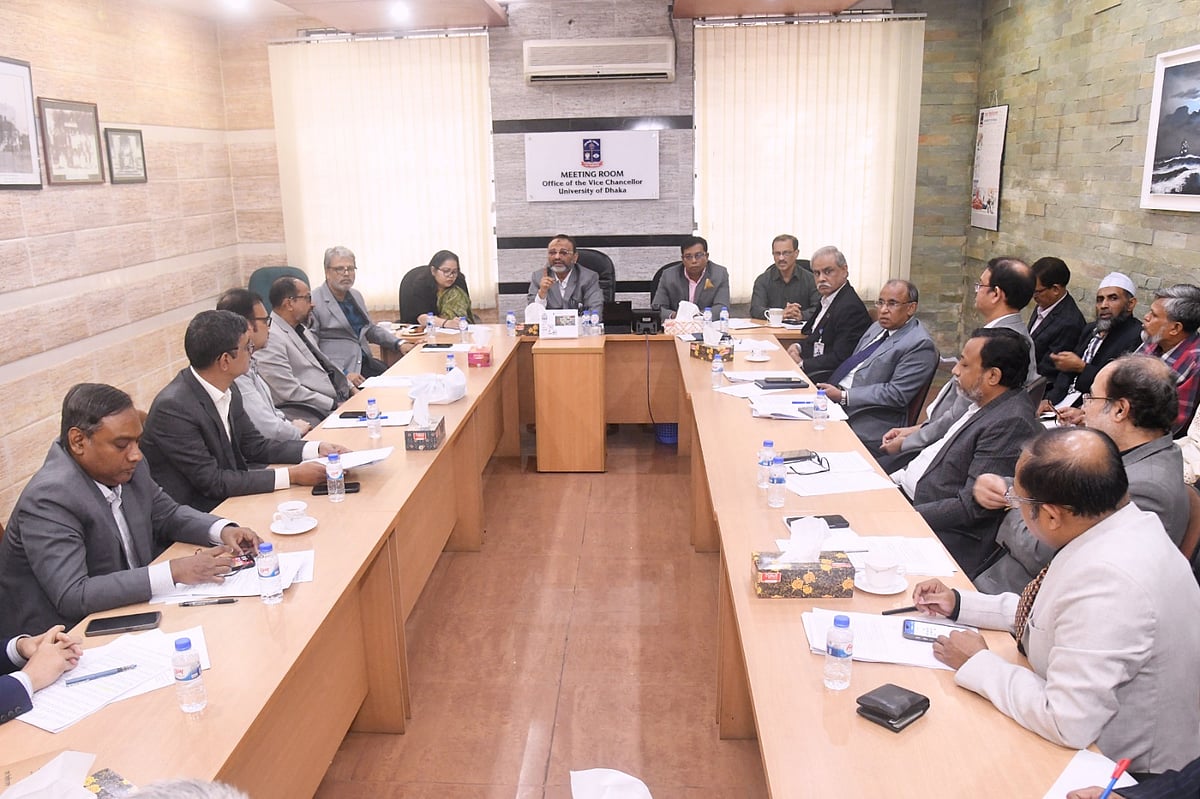 উপাচার্যের সভাকক্ষে ডিনস কমিটির এই সভা অনুষ্ঠিত হয়। আজ বুধবার ঢাকা বিশ্ববিদ্যালয়ে