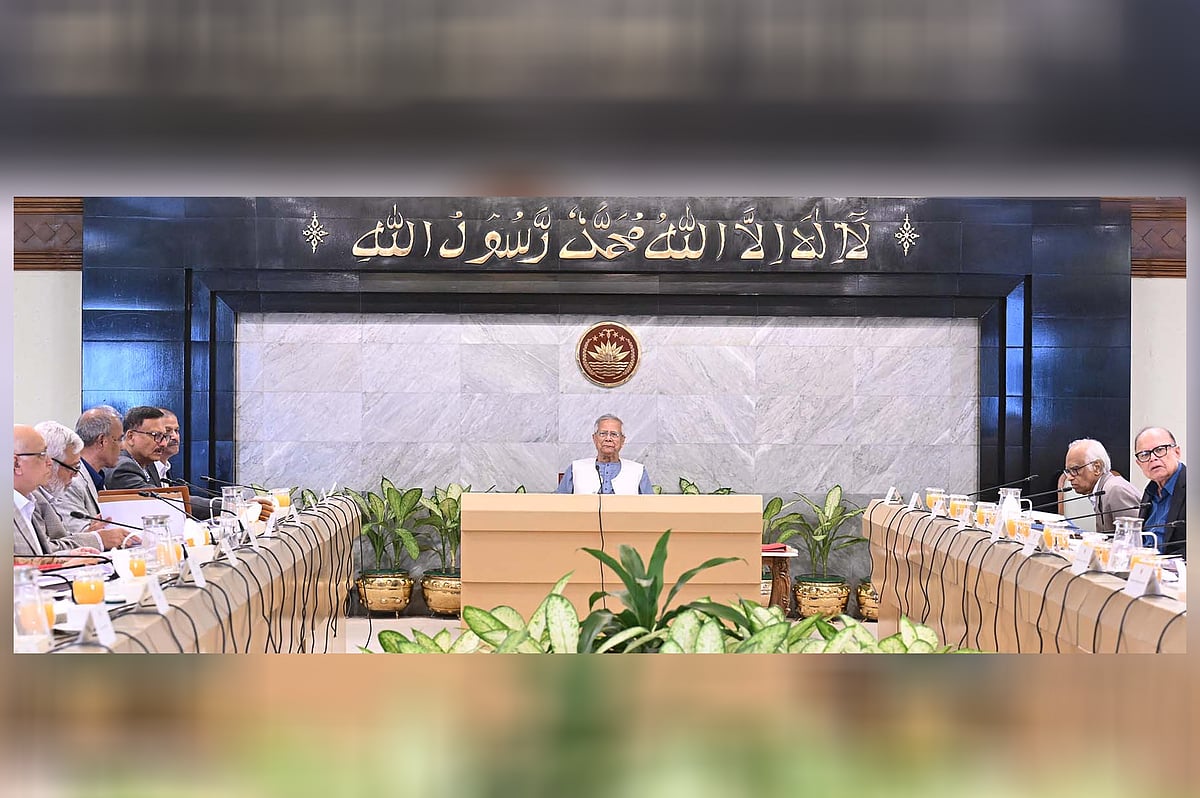 প্রধান উপদেষ্টা অধ্যাপক মুহাম্মদ ইউনূসের সভাপতিত্বে উপদেষ্টা পরিষদের বৈঠক অনুষ্ঠিত হয়। আজ বৃহস্পতিবার প্রধান উপদেষ্টার কার্যালয়ে