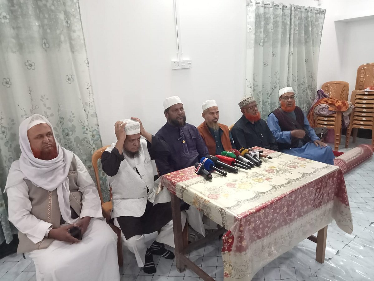 নরসিংদী শহরের ব্রাহ্মন্দীতে দলীয় কার্যালয়ে সংবাদ সম্মেলন করে হামলার অভিযোগ করেন জামায়াতের জেলা সেক্রেটারি। গতকাল বুধবার রাতে