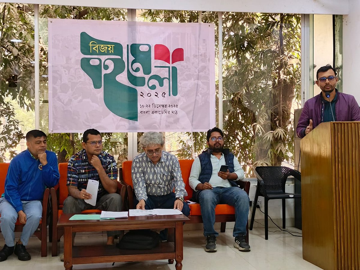 সংবাদ সম্মেলন করে বইমেলা আয়োজনের তথ্য জানায় বাংলাদেশ পুস্তক প্রকাশক ও বিক্রেতা সমিতি। বৃহস্পতিবার সকালে বাংলা একাডেমির আল মাহমুদ লেখক কর্নারে